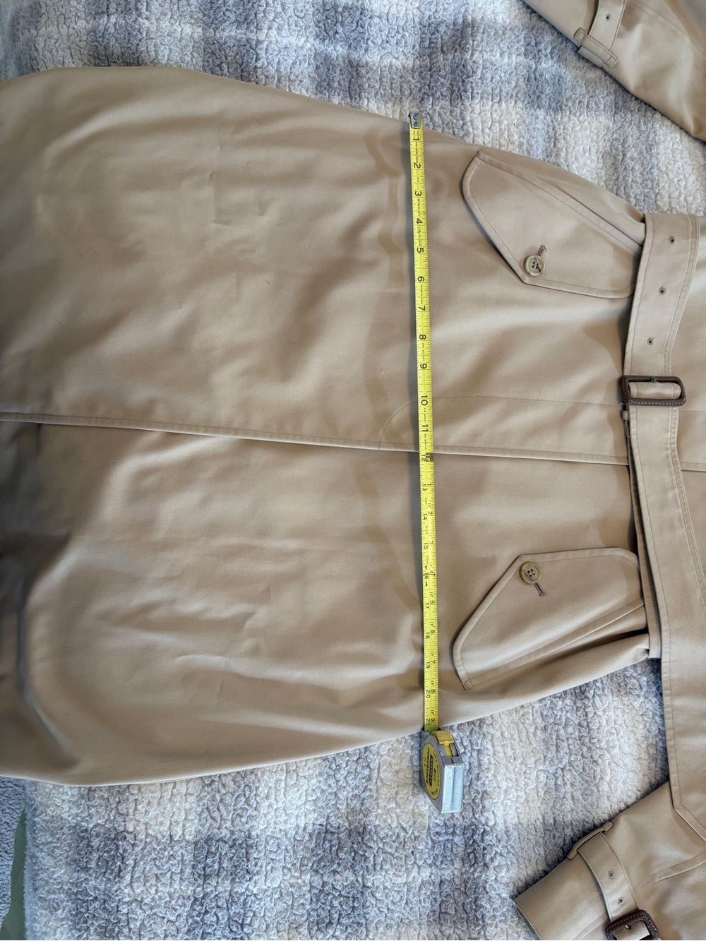 EUC-Burberry Vintage Trench Coat with Belted Waist. - Picture 9 of 13